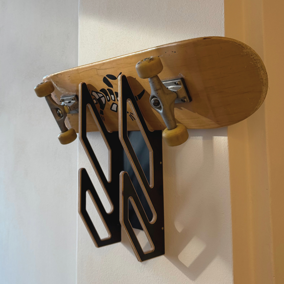 Support mural noir pour 2 skateboards