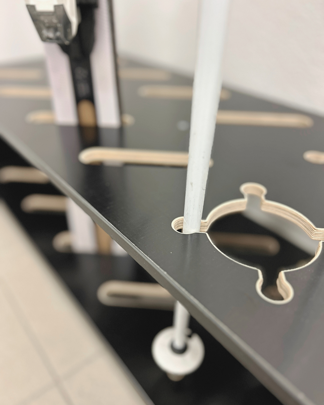 Porte-skis et bâton combiné en bois